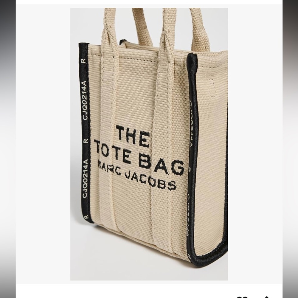 Marc Jacobs Beige Jacquard Crossbody Tote Bag “NEW”
In original packaging ‼️ - Picture 3 of 16
